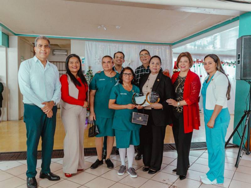 Hospital y Clínicas Viera conmemoró 91 años de cuidar la salud de los hondureños con un emotivo evento navideño.