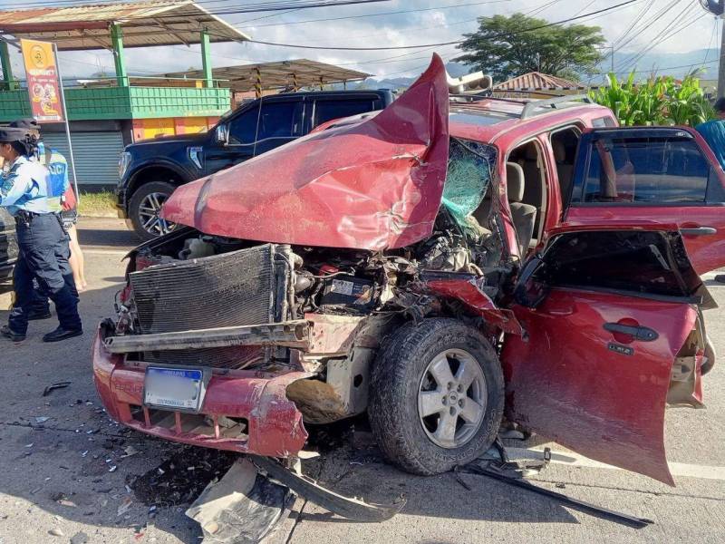 Una colisión múltiple de al menos seis vehículos en la carretera CA-5, sorprendió la mañana de este martes a conductores de Siguatepeque, Comayagua, dejando dos personas lesionadas.