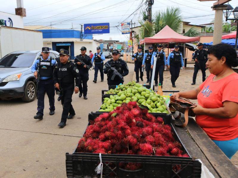 La mayor parte de la población aplaude que la Policía Nacional haga su trabajo de forma honrada.