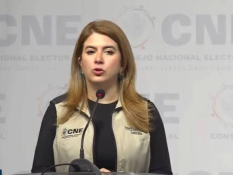 Cossette López se disculpó con los hondureños por el retraso electoral.