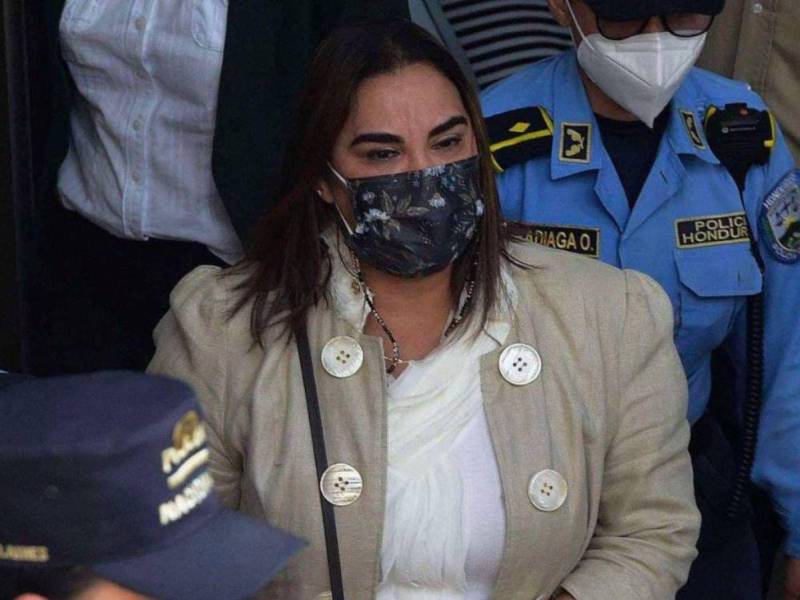 La ex primera dama, Rosa Elena de Lobo, es acusada por el caso la Caja Chica de la Dama.