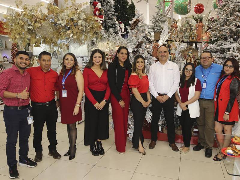 Los colaboradores de Diunsa celebraron el Cóctel Navideño 2024, presentando las nuevas colecciones decorativas para esta temporada.