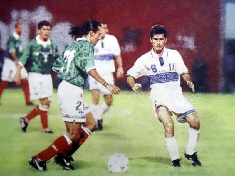 El 21 de septiembre de 1996 Honduras derrotó 2-1 a México en el Morazán en el primer triunfo catracho de la historia frente a la escuadra azteca.