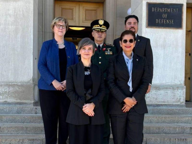 La secretaria adjunta del Departamento de Defensa, Jana Nelson, recibió a las autoridades hondureñas.