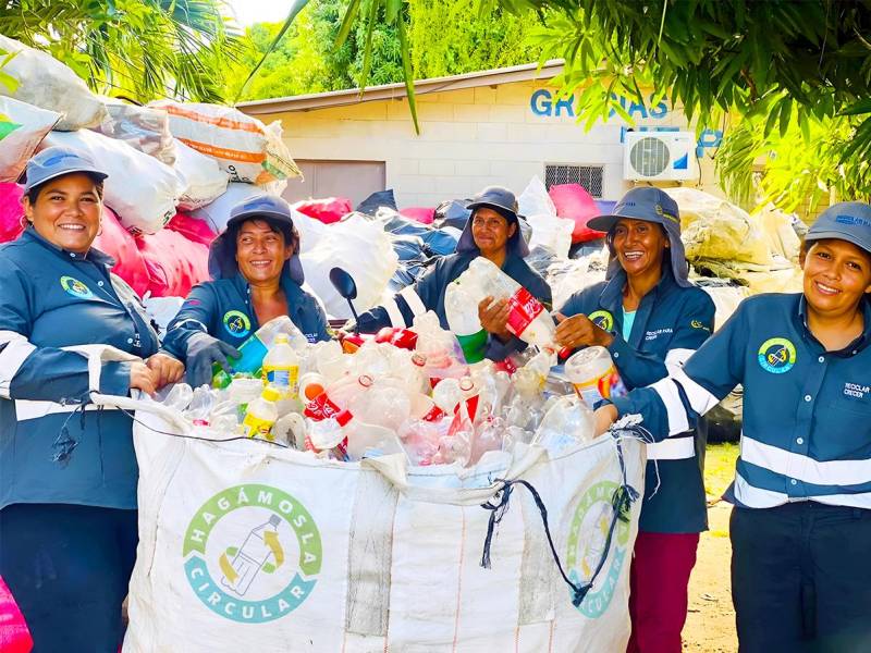 Soledad Maller, presidenta de la Asociación Nacional de Recicladores de Chile, anima a los recicladores hondureños a continuar luchando por sus derechos y su dignidad.