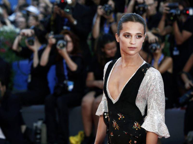 Alicia Vikander redime a Catherine Parr, la esposa que sobrevivió a Enrique VIII