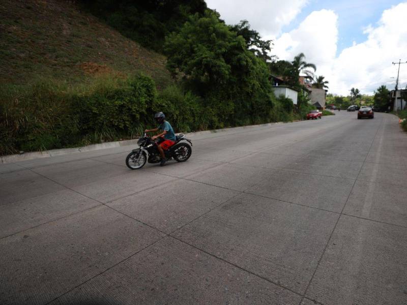 Hacia el sur de Honduras, la carretera presenta pocas fallas en la calzada, solo algunas grietas en ciertos tramos.