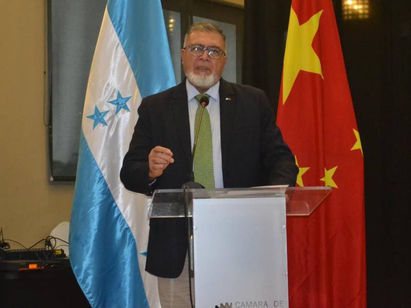 El ministro de Desarrollo Económico, Fredis Cerrato, invitó al sector empresarial a establecer vinculaciones durante la exposición comercial de China.