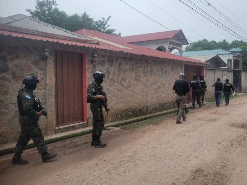 Además, se llevaron a cabo al menos 13 allanamientos de domicilio en Santa Bárbara.