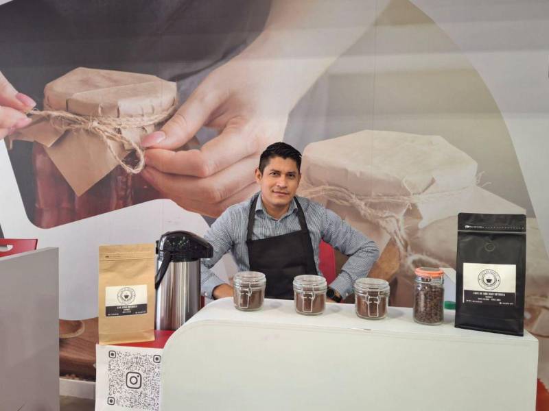 Osman Zavala emprendió con su marca de café denominada “Café de Zavala”.