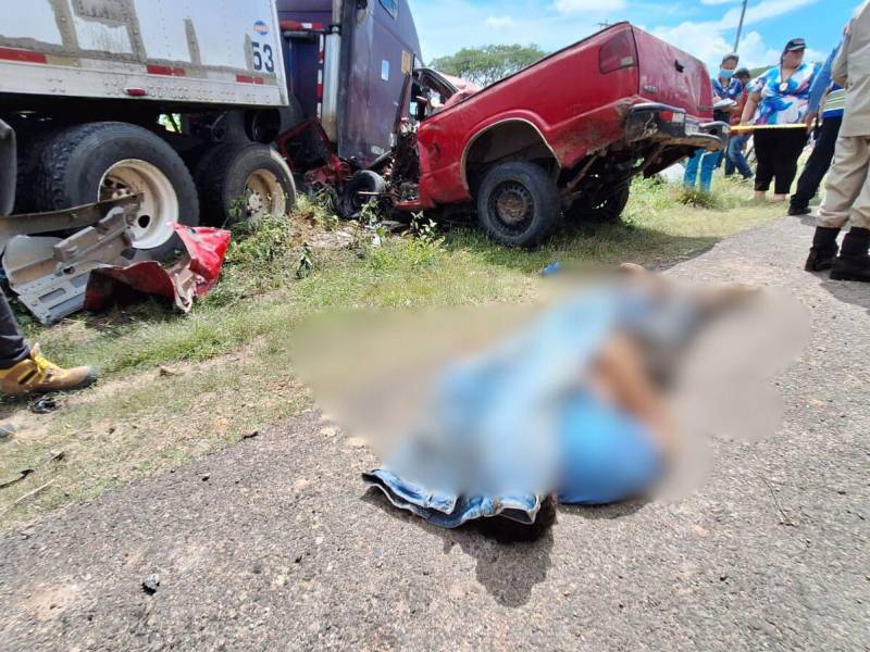 Fatal accidente entre rastra y Pick Up deja un hombre muerto en Choluteca