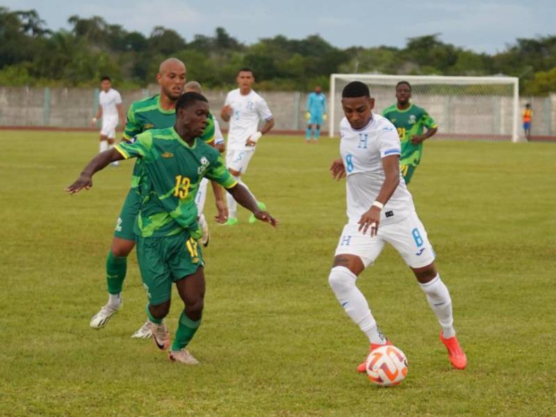 La Selección de Honduras está jugando contra Guayana Francesa.