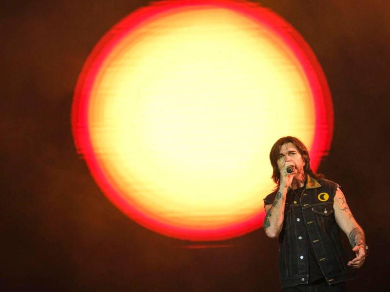 Fotografía de archivo del 5 de julio de 2024 del cantante colombiano Juanes durante un concierto en Granca Live Fest, en Las Palmas de Gran Canaria (España).