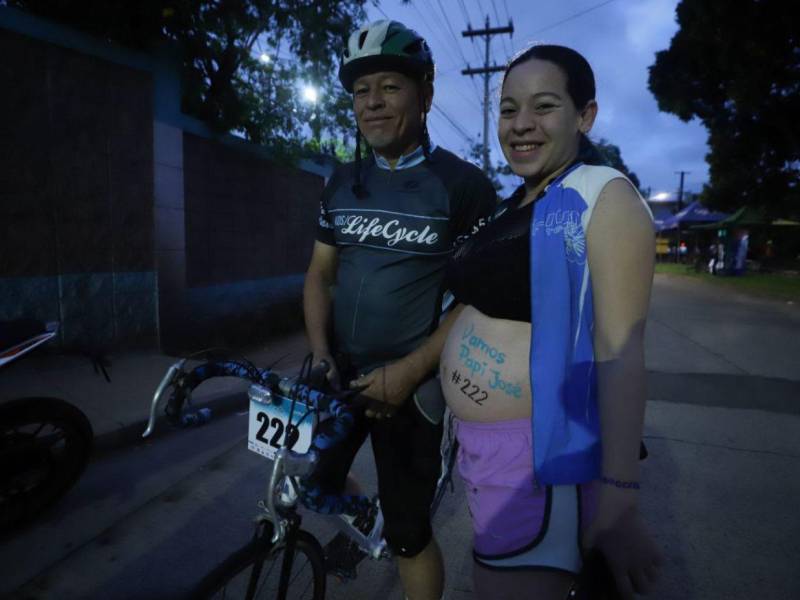 La pasión por el ciclismo y el amor familiar se entrelazan en la historia de Ester Rodríguez, una joven hondureña que ha dedicado 12 años de su vida a apoyar a su padre, José Rodríguez, en su trayectoria como ciclista.