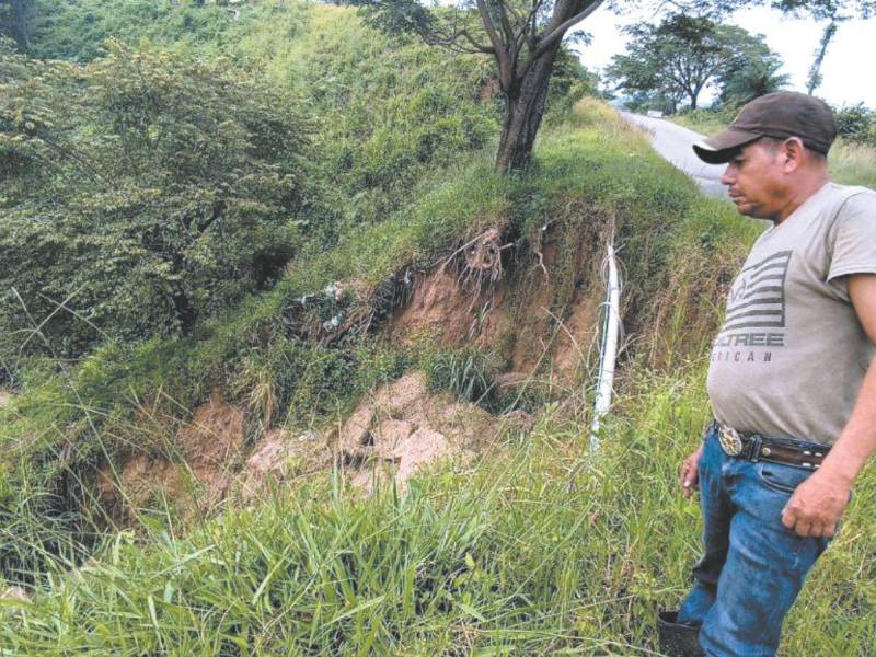 Fuertes inundaciones ponen en peligro paso fronterizo Las Manos