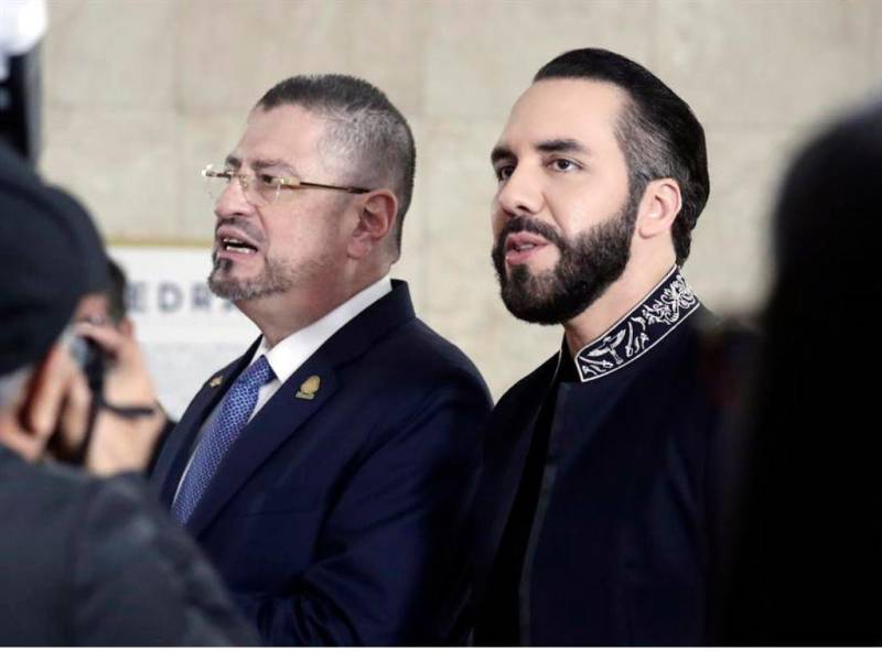 El presidente de Costa Rica, Rodrigo Chaves recibe la visita de Nayib Bukele, quien no dudó en ofrecer 400 toneladas de ayuda para el país afectado por lluvias.