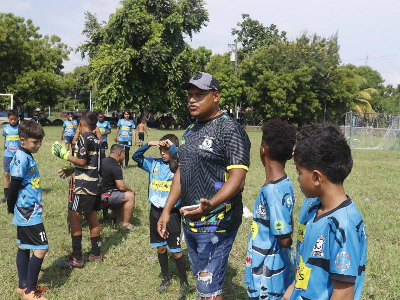 Ahora Héctor Gutiérrez tiene, junto a Danilo Velásquez, una escuela de fútbol en El Progreso.