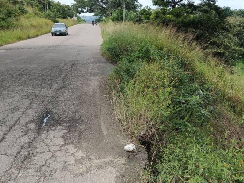 A inmediaciones del kilómetro 6 de la carretera Panamericana que conecta con el municipio de El Paraíso, una alcantarilla quedó destruida.