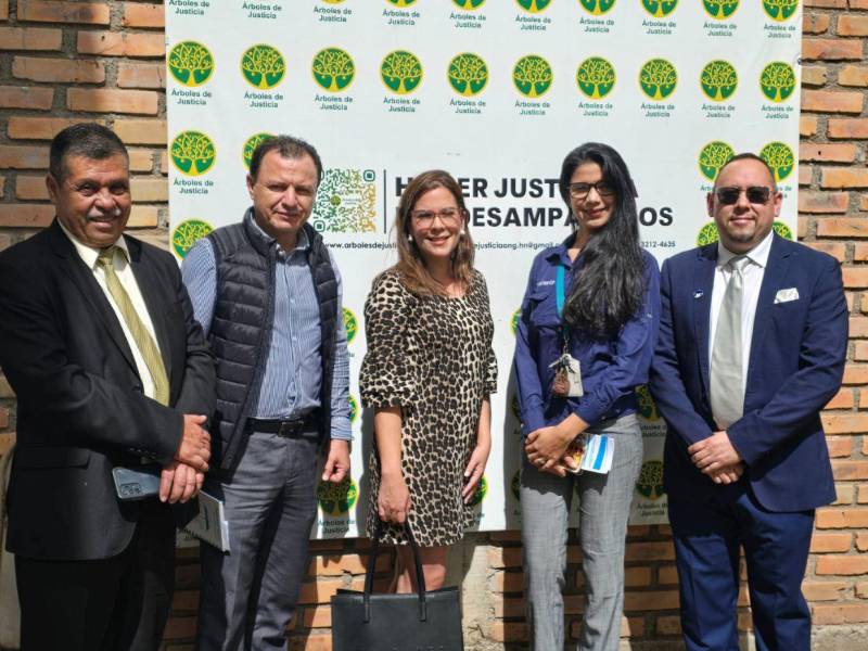 Manuel de Jesús Zelaya, Juan Manuel Canales, Erika Corleto, Bianka Sabillón y Gaston Weitnauer.