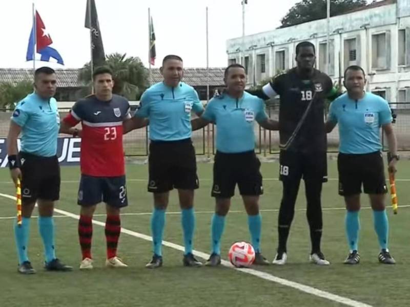 Iván Barton fue el silbante del Cuba vs San Cristóbal en los Play-In de la Nations League.