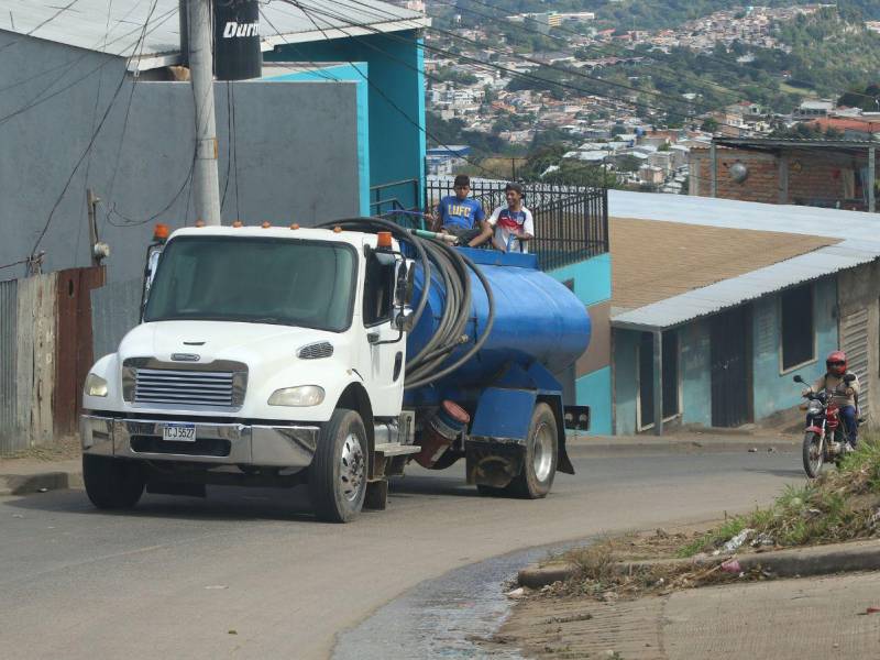 Mientras no se construyan más represas, el agua será buennegocio para los que se dedican a la venta en barriles en el DC.