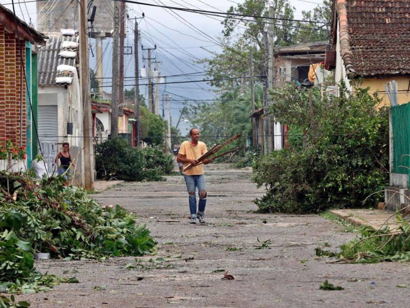 Cuba reporta más de 461 derrumbes en La Habana tras el huracán Rafael