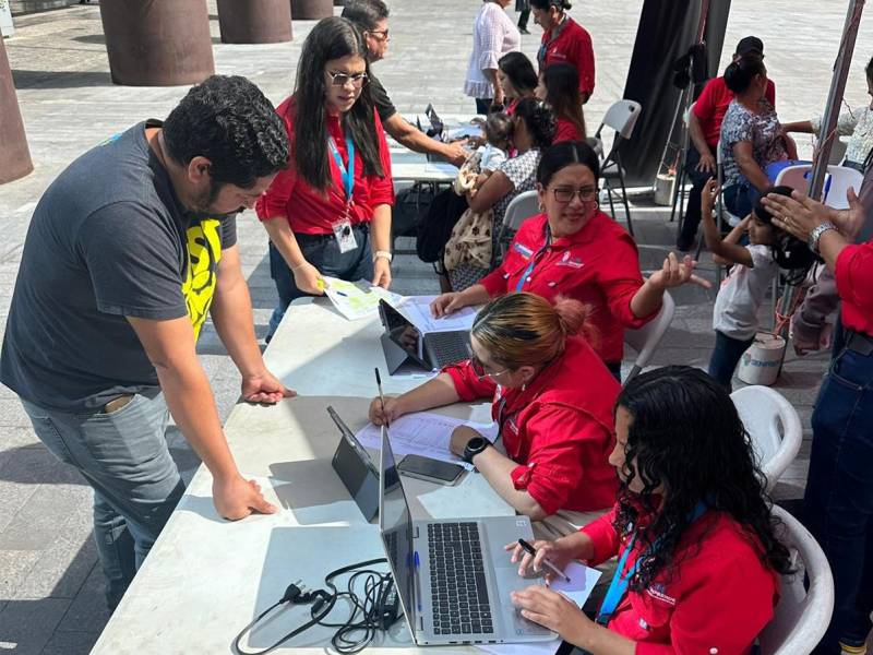 El equipo técnico de Senprende brinda toda la orientación a los aplicantes para formar parte del programa y comenzar ó fortalecer su mipymes.