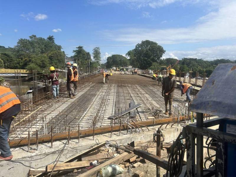 Avance significativo en la construcción del puente de Jucutuma, con un progreso del 86%, superando el cronograma establecido.