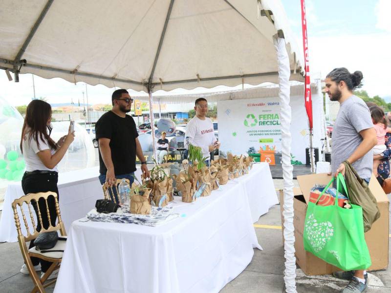 Primera Feria de Reciclaje de Walmart y EL HERALDO beneficia al planeta