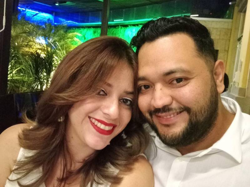 Diana Rivera junto a William García, el esposo que emprendió una lucha para salvarle la vida.