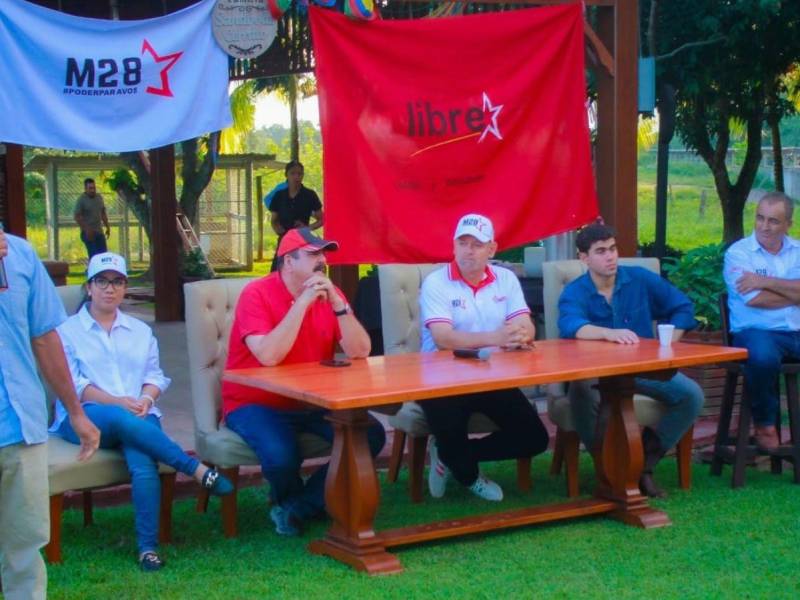 Zelaya participó en una reunión política en la aldea Cayo Blanco, en el municipio de Juticalpa, Olancho.