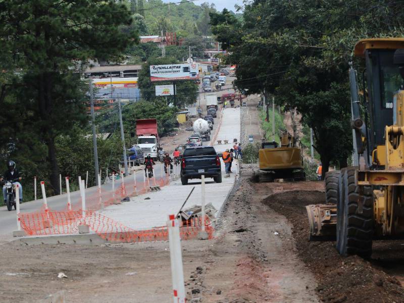 Hacia el Oriente de Honduras, como Danlí y El Paraíso, existen varios tramos en construcción.