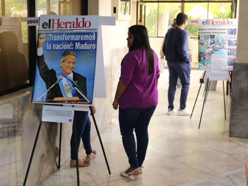 La exhibición de portadas de EL HERALDO fue una de las partes más concurridas de esta vigésima edición.