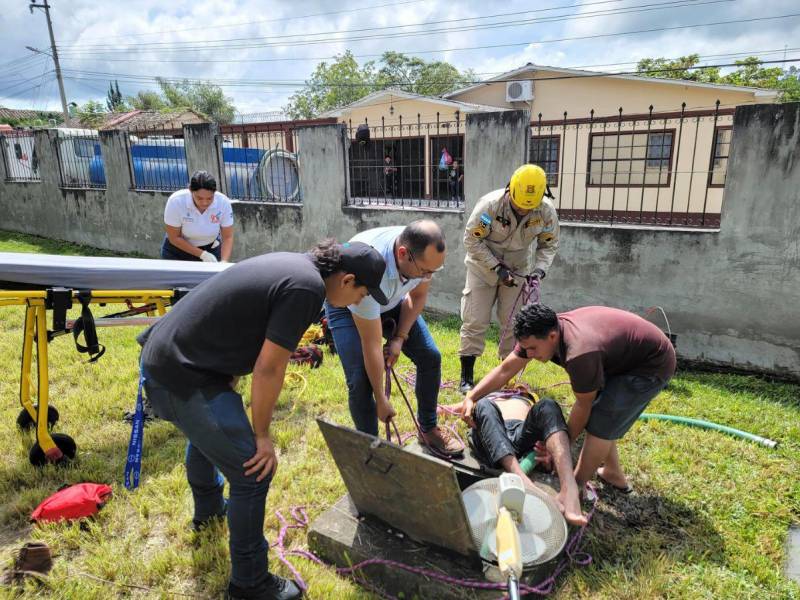 Ambos hondureños fueron llevados a un centro asistencial para realizar las revisiones médicas.