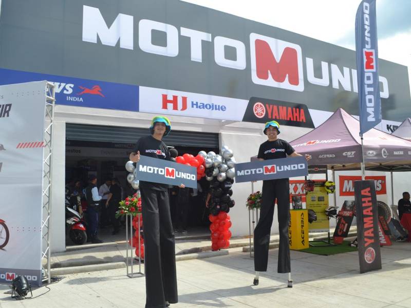 Los habitantes de la colonia López Arellano están de fiesta con la apertura de la nueva tienda Motomundo.