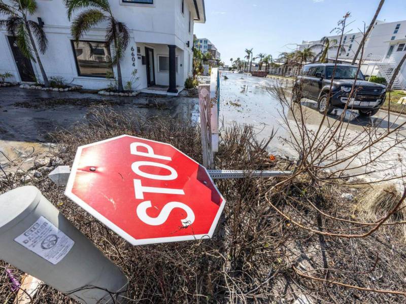 Múltiples comunidades de Florida tuvieron que ser evacuadas, provocando que miles de personas abandonaran sus hogares en busca de refugio.