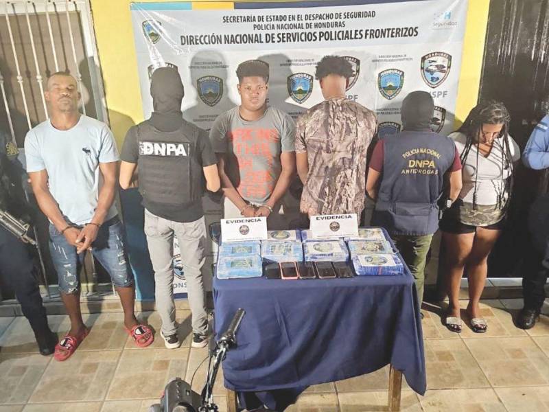 Harry Bodden, Juan Ortega, Liliana Mejía y el menor fueron capturados en la aldea Dos Bocas, Santa Rosa de Aguán.