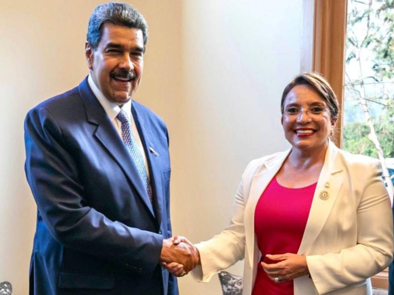 La presidenta Xiomara Castro decidió enviar un representante a la investidura que Nicolás Maduro se ha preparado para sí mismo.