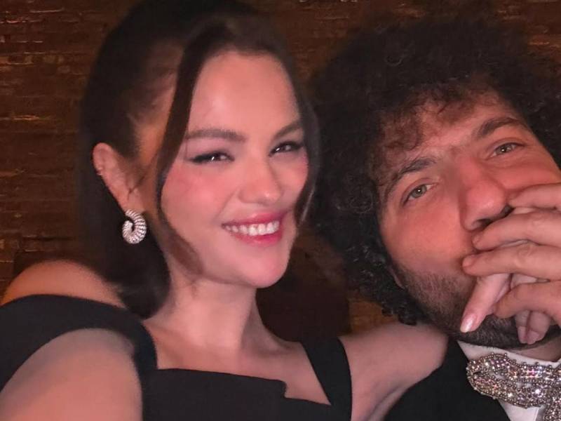 La cantante Selena Gómez y su prometido Benny Blanco disfrutaron juntos de la llegada del Año Nuevo 2025 en una noche de fiesta y lujos.