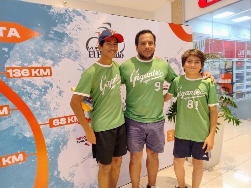 Los kits oficiales, que incluyen camisa, número y regalos, se entregan este sábado en Mall Multiplaza.