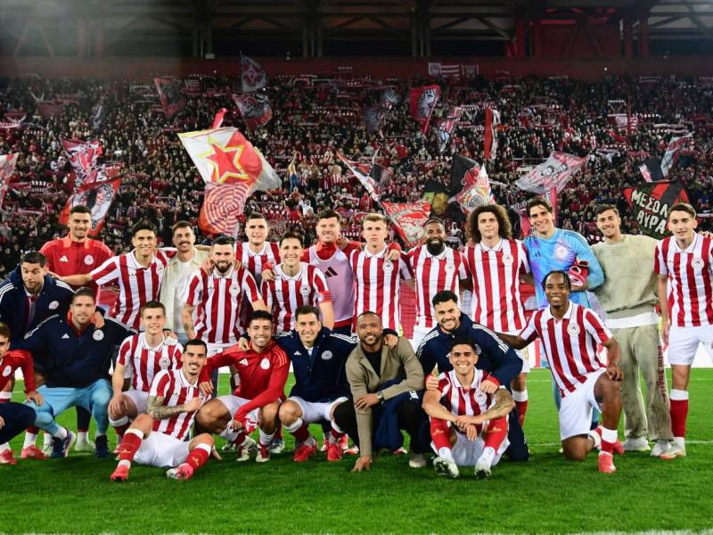 Así festejó el “Bicho” con sus compañeros de equipo.