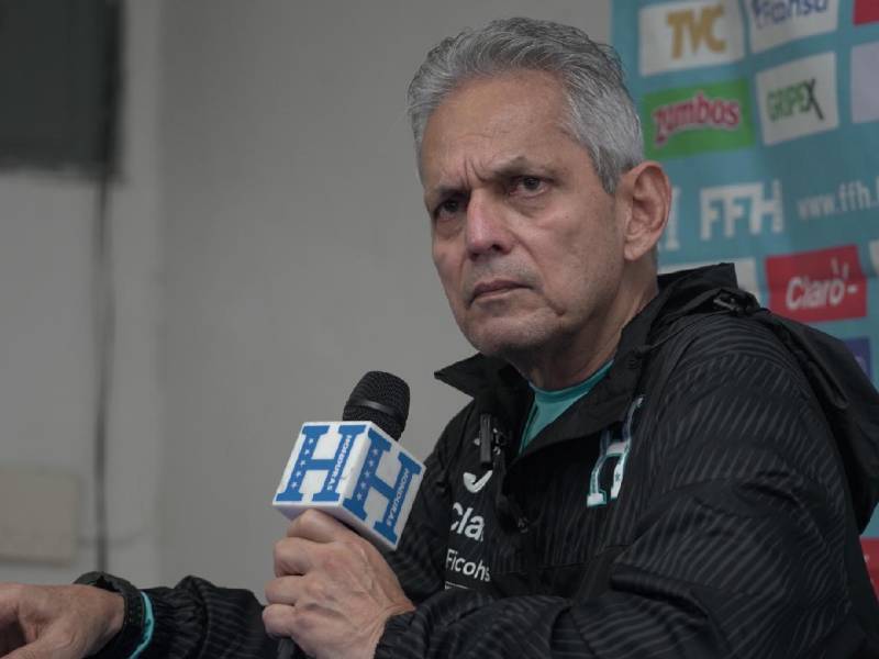 Rueda durante la conferencia de prensa en el estadio Francisco Morazán.