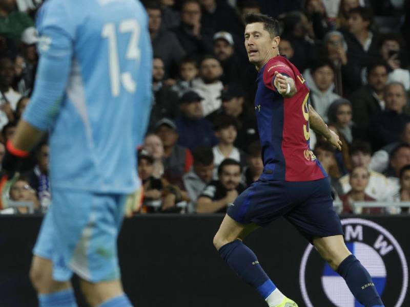 Video: Doblete de Lewandowski puso a ganar al Barcelona en el Santiago Bernabeú