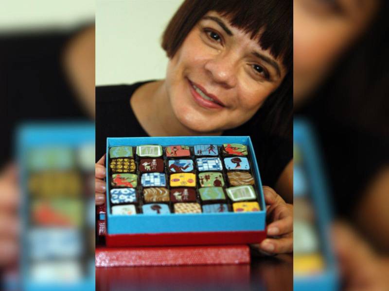 Natural de Jutiquile, Olancho (Honduras), Maribel ha hecho del chocolate que consumían los indígenas de Centroamérica hace más de 500 años, un verdadero regalo al paladar que ahora se consume, no sólo en todos los Estados Unidos, sino también en Canadá, Alemania, Australia, Francia, Reino Unido, Suecia, Japón y Hong Kong.