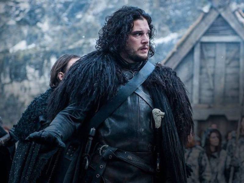 El traje más valioso fue el conjunto característico del personaje de Jon Snow para la Guardia de la Noche, que se vendió por 337.500 dólares tras una de las innumerables y prolongadas guerras de ofertas de la subasta.