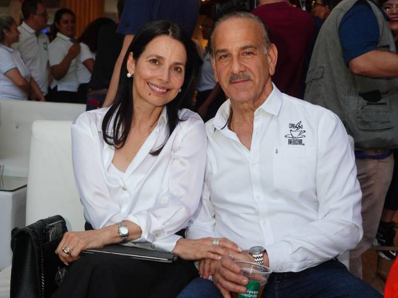 Tatiana y Eduardo Kafati, durante el lanzamiento de la aplicación.