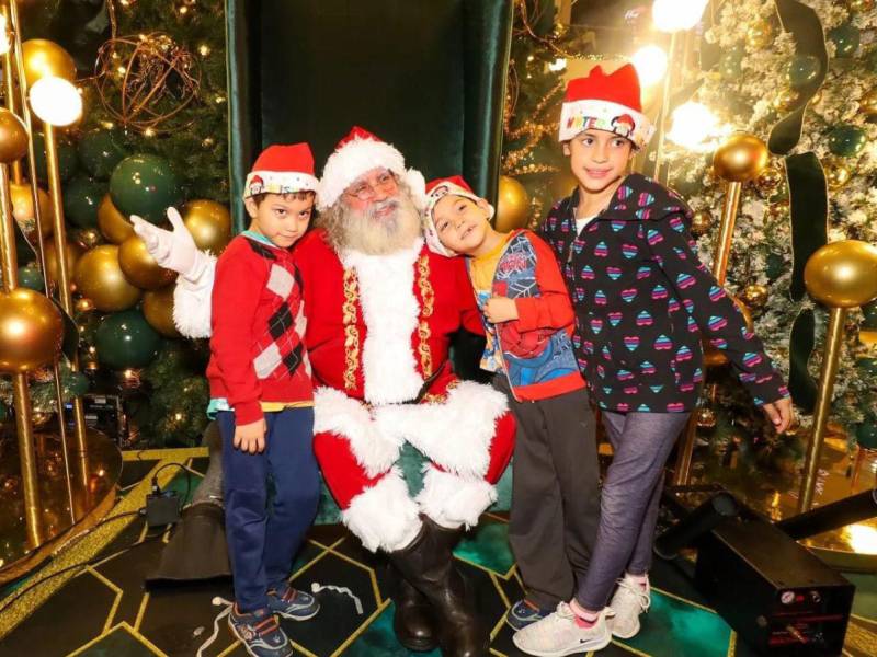 Cascadas Mall celebra el encendido del árbol de Navidad en, trayendo el espíritu festivo