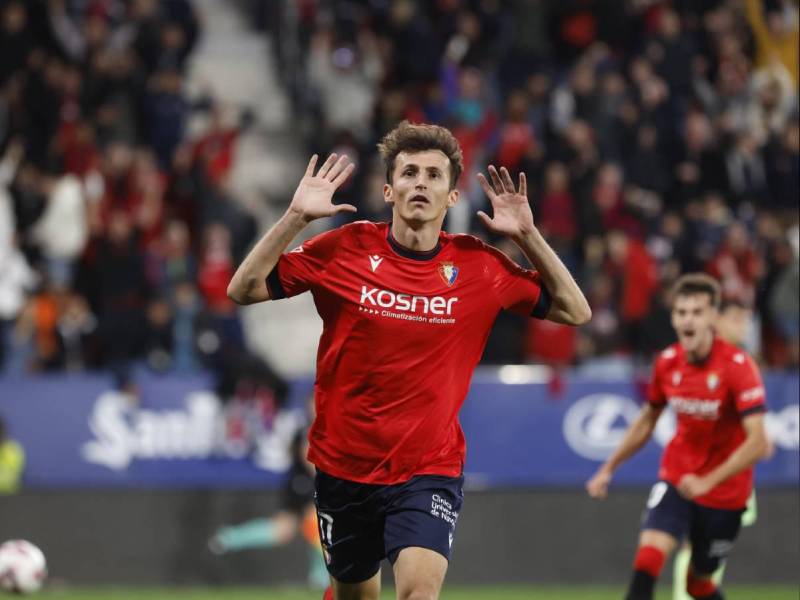 Osasuna sorprende al golear y quitarle invicto al Barcelona