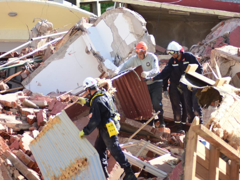 Derrumbe de edificio deja a varias personas desaparecidas en Argentina