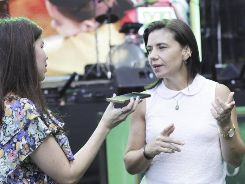 Irene Alfaro, gerente de mercadeo de Maseca Honduras, compartió el concepto de la campaña, que destaca el valor de lo hecho a mano para dar amor en Navidad.